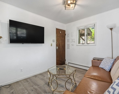 194 Jersey Avenue - Photo Thumbnail 4