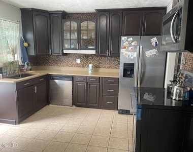 21 Ridgecrest Avenue - Photo Thumbnail 1