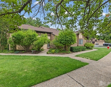 130 Sayre Drive - Photo Thumbnail 2