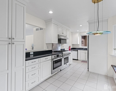 130 Sayre Drive - Photo Thumbnail 14