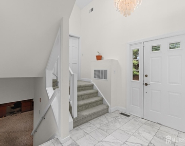 130 Sayre Drive - Photo Thumbnail 6