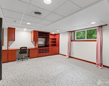 130 Sayre Drive - Photo Thumbnail 18