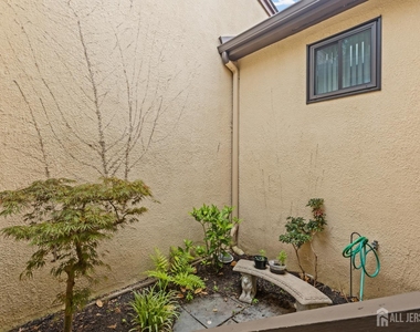 130 Sayre Drive - Photo Thumbnail 17