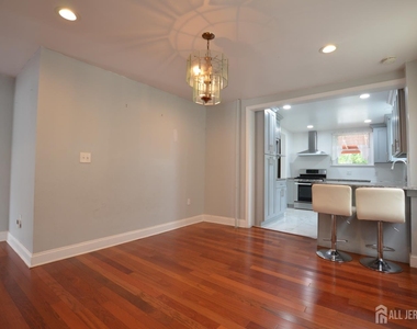 259 Main Street - Photo Thumbnail 12