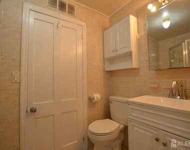 259 Main Street - Photo Thumbnail 8
