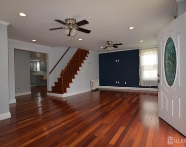 259 Main Street - Photo Thumbnail 3