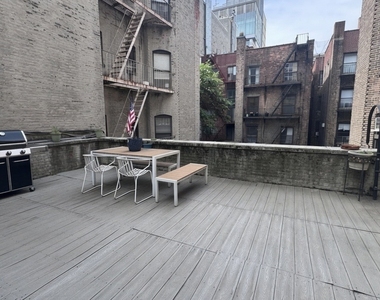 122 E 83rd Street - Photo Thumbnail 4