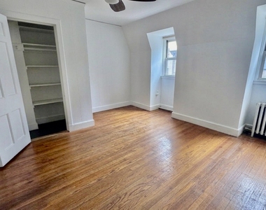 122 E 83rd Street - Photo Thumbnail 3