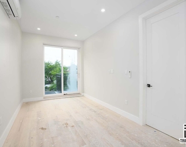 92 Manhattan Avenue - Photo Thumbnail 3