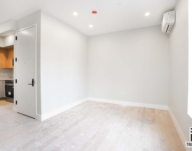 92 Manhattan Avenue - Photo Thumbnail 4