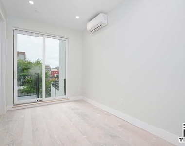 92 Manhattan Avenue - Photo Thumbnail 2