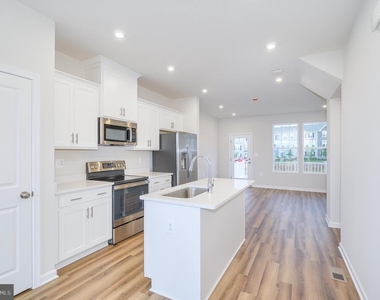 82 Coolidge Avenue - Photo Thumbnail 6