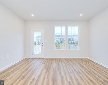 82 Coolidge Avenue - Photo Thumbnail 7