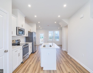 82 Coolidge Avenue - Photo Thumbnail 12