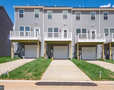 82 Coolidge Avenue - Photo Thumbnail 25