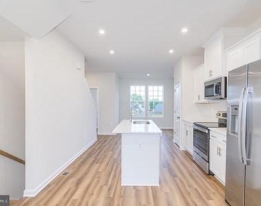 82 Coolidge Avenue - Photo Thumbnail 11