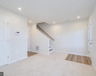 82 Coolidge Avenue - Photo Thumbnail 4