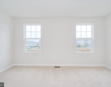 82 Coolidge Avenue - Photo Thumbnail 22