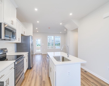 82 Coolidge Avenue - Photo Thumbnail 13