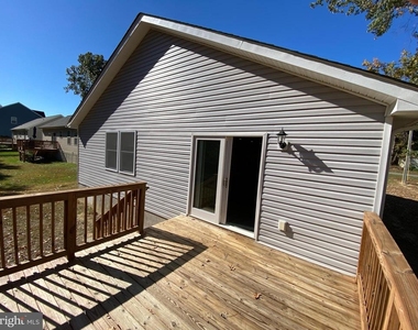 77 Lakeview Drive - Photo Thumbnail 6