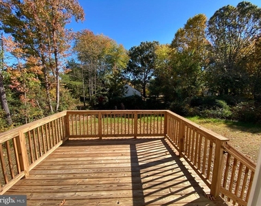 77 Lakeview Drive - Photo Thumbnail 4
