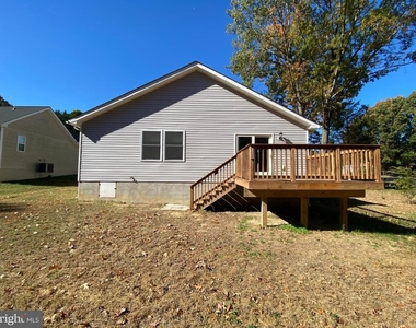 77 Lakeview Drive - Photo Thumbnail 9