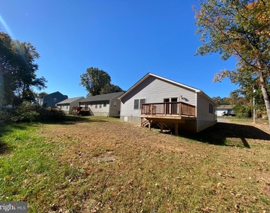 77 Lakeview Drive - Photo Thumbnail 8