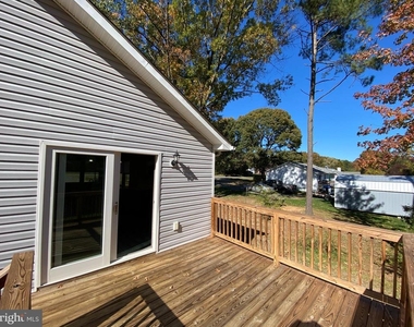 77 Lakeview Drive - Photo Thumbnail 5