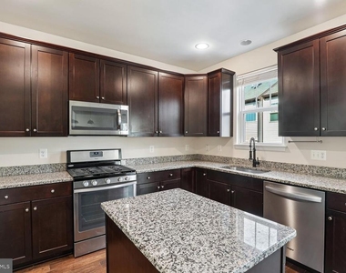 107 Foundry Lane - Photo Thumbnail 4