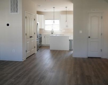 2517 Drake Lane - Photo Thumbnail 3