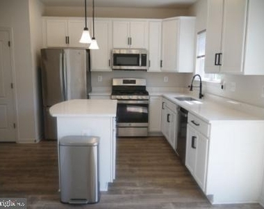 2517 Drake Lane - Photo Thumbnail 5