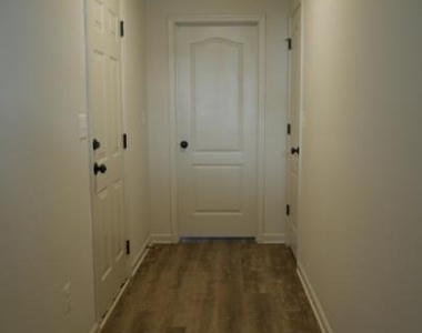2517 Drake Lane - Photo Thumbnail 9