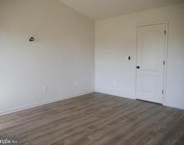 2517 Drake Lane - Photo Thumbnail 11