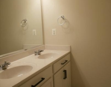 2517 Drake Lane - Photo Thumbnail 13