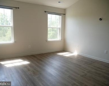 2517 Drake Lane - Photo Thumbnail 10