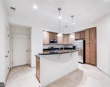 2513 Eastbourne Drive - Photo Thumbnail 7