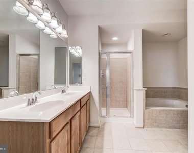 2513 Eastbourne Drive - Photo Thumbnail 11