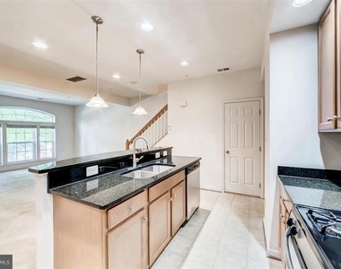 2513 Eastbourne Drive - Photo Thumbnail 5