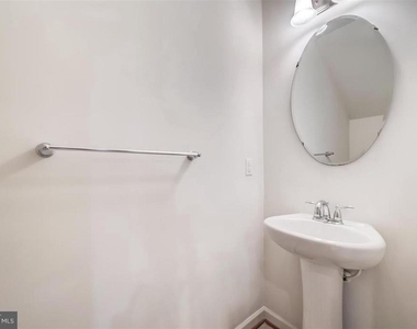 2513 Eastbourne Drive - Photo Thumbnail 16