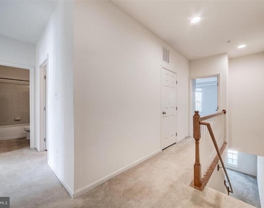 2513 Eastbourne Drive - Photo Thumbnail 15