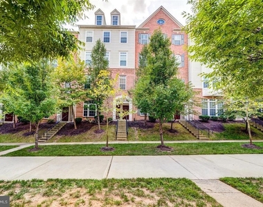 2513 Eastbourne Drive - Photo Thumbnail 1