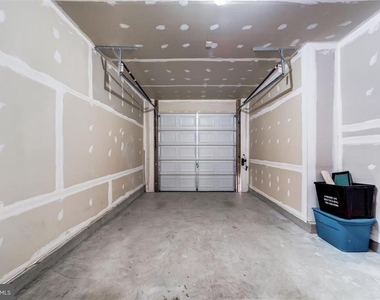 2513 Eastbourne Drive - Photo Thumbnail 17