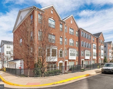 15221 Leicestershire Street - Photo Thumbnail 11