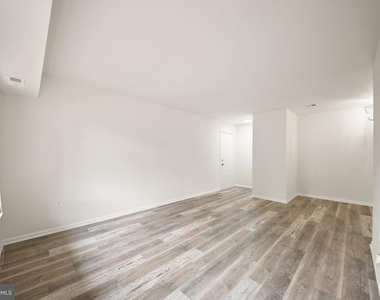 8463 Crozier Court - Photo Thumbnail 4