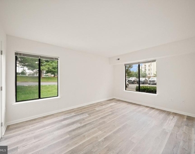 8463 Crozier Court - Photo Thumbnail 17