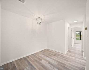 8463 Crozier Court - Photo Thumbnail 14