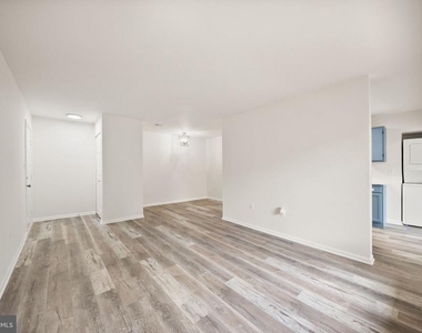8463 Crozier Court - Photo Thumbnail 2