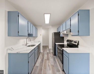 8463 Crozier Court - Photo Thumbnail 6