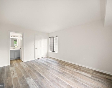 8463 Crozier Court - Photo Thumbnail 18
