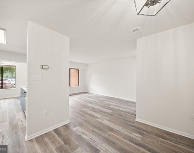 8463 Crozier Court - Photo Thumbnail 5